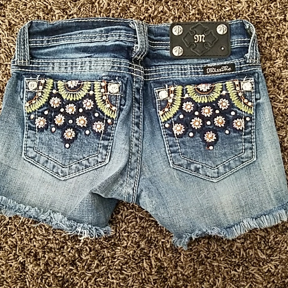 Shorts - Picture 2 of 2